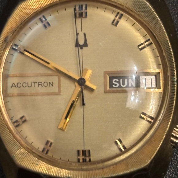 Bulova Accutron – Vintage Tuning Fork Day-Date (1970s)